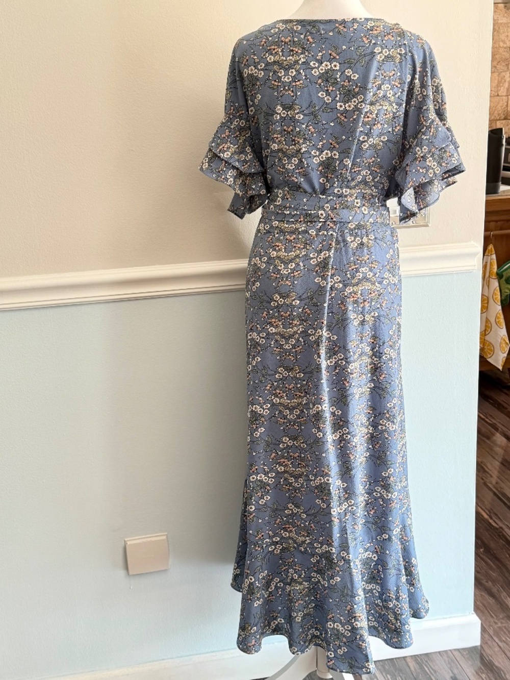 Max Studio Wrap Dress London Blue Floral Print Short Flutter Sleeves Plus Sz 1X - Picture 4 of 16